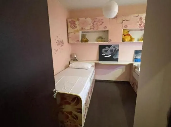 Luxury Centre 地拉那